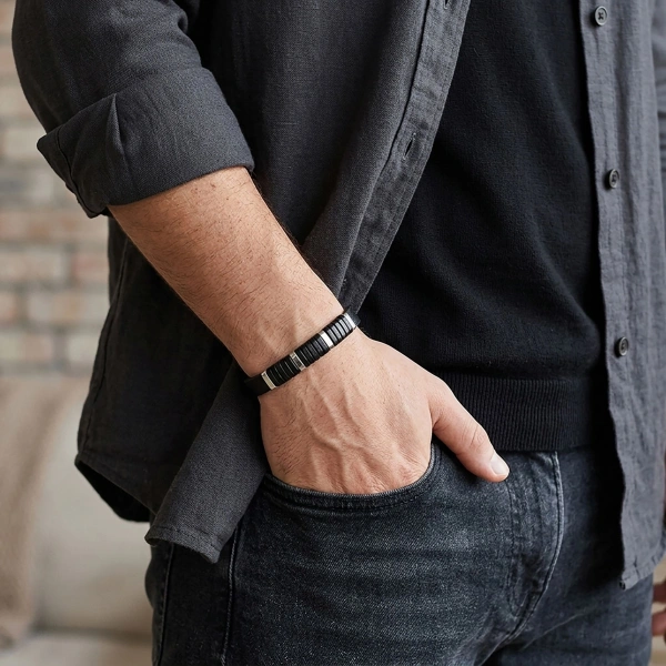 Moncuk Design Siyah Deri Dolama Ve Titanyum Kilit Erkek Bileklik 33514B20D1