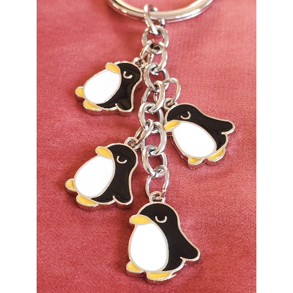 Sevimli Penguenlerden Metal Anahtarlık