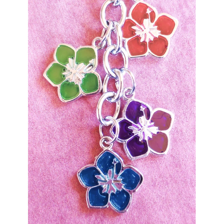 5 Yapraklı Yonca Karışık Renk Metal Anahtarlık