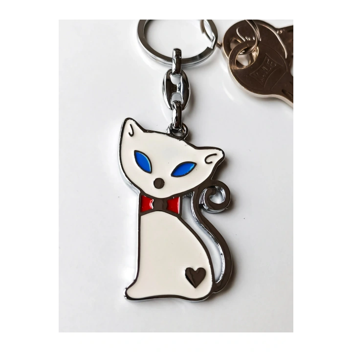 Mavi Gözlü Kırmızı Papyonlu Beyaz Kedi Metal Anahtarlık