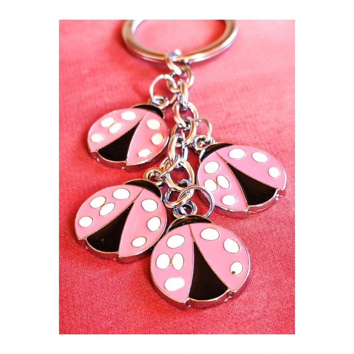 Pembe Uğur Böceklerinden Metal Anahtarlık