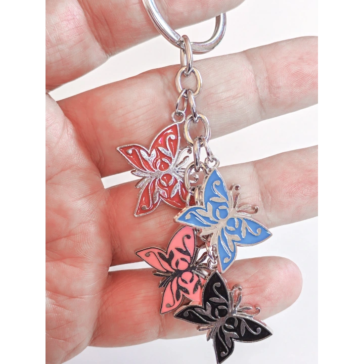 Renkli Kelebeklerden Oluşan Metal Anahtarlık
