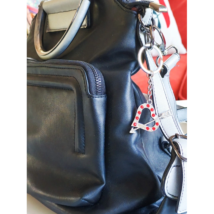 Kırmızı Taşlı Kalp Şekilli Metal Çanta Süsü