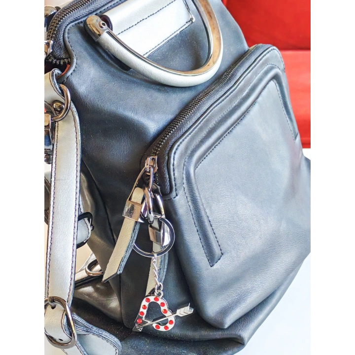 Kırmızı Taşlı Kalp Şekilli Metal Çanta Süsü