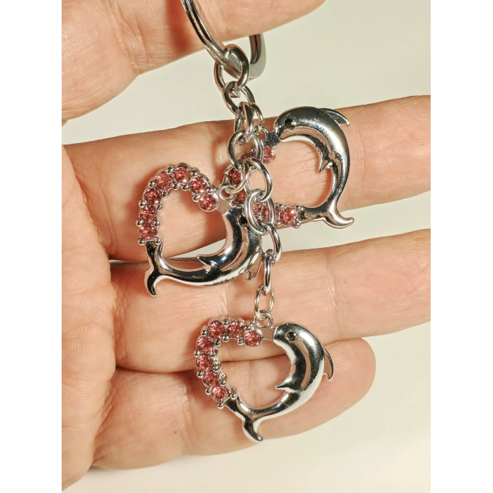 Pembe Taşlı Kalp Şeklinde Yunus Balıklarından Metal Anahtarlık