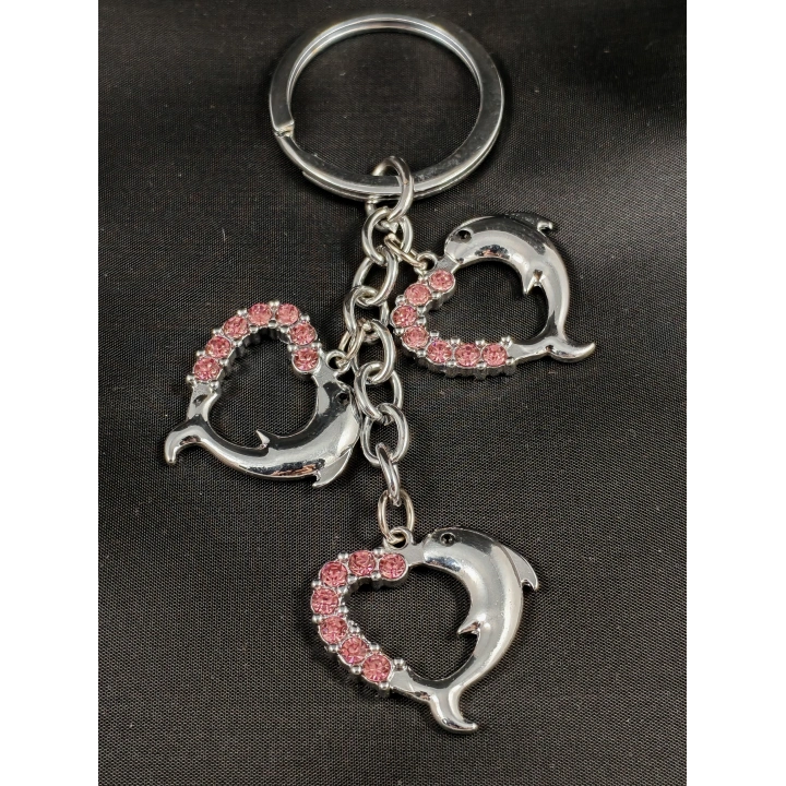 Pembe Taşlı Kalp Şeklinde Yunus Balıklarından Metal Anahtarlık