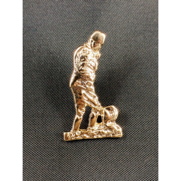 Kabartmalı Atatürk Silüetli  Metal Rozet