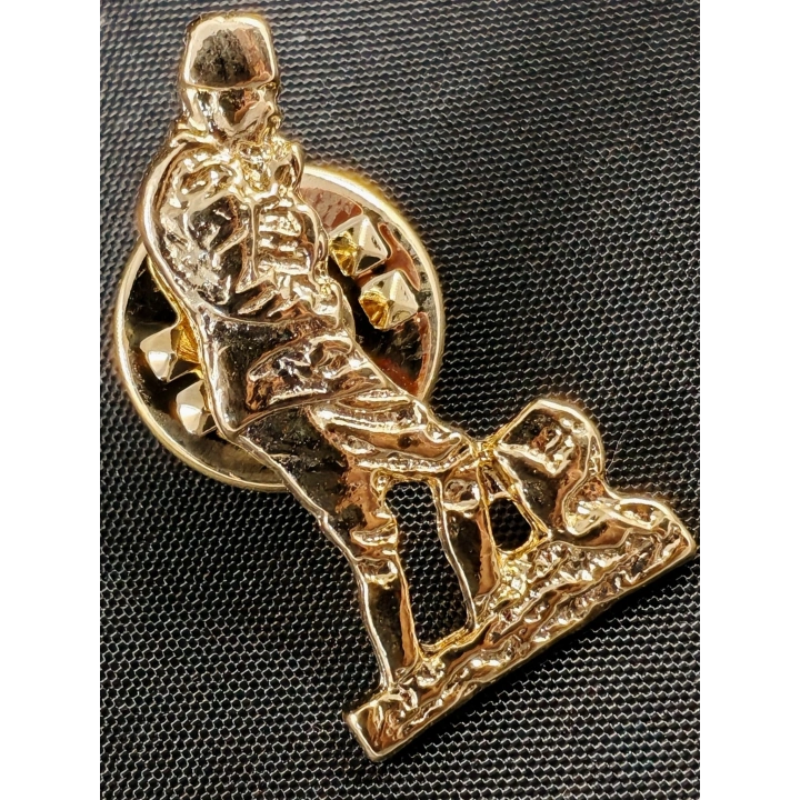 Kabartmalı Atatürk Silüetli  Metal Rozet