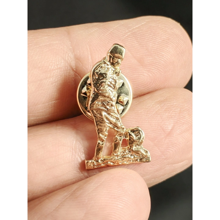 Kabartmalı Atatürk Silüetli  Metal Rozet