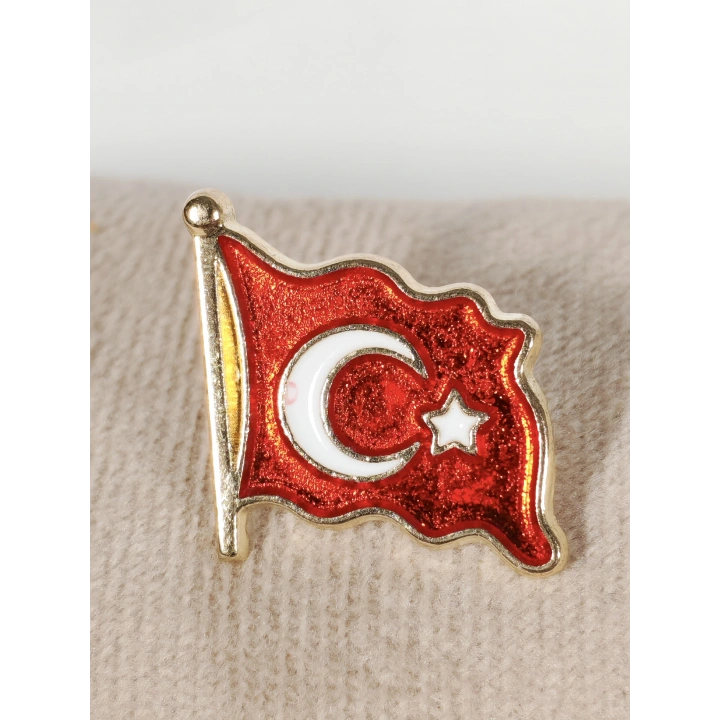 Dalgalanan Kırmızı Türk Bayrağı Metal Rozet