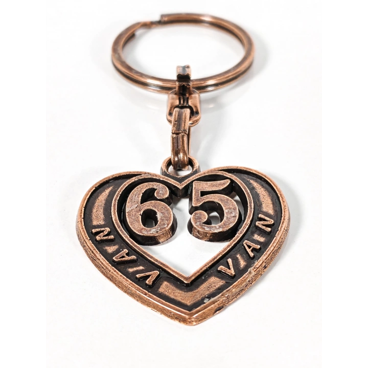 65 Van Plakalı Kalp Şeklinde Metal Anahtarlık – Doğunun Asil Gücü, Memleket Bağlılığı ve Duygusal Şıklık Bir Arada