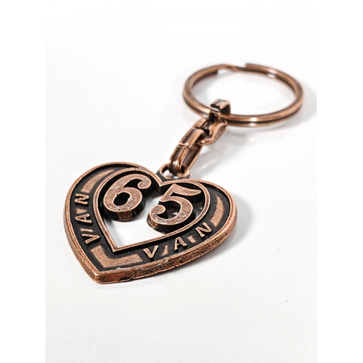 65 Van Plakalı Kalp Şeklinde Metal Anahtarlık – Doğunun Asil Gücü, Memleket Bağlılığı ve Duygusal Şıklık Bir Arada