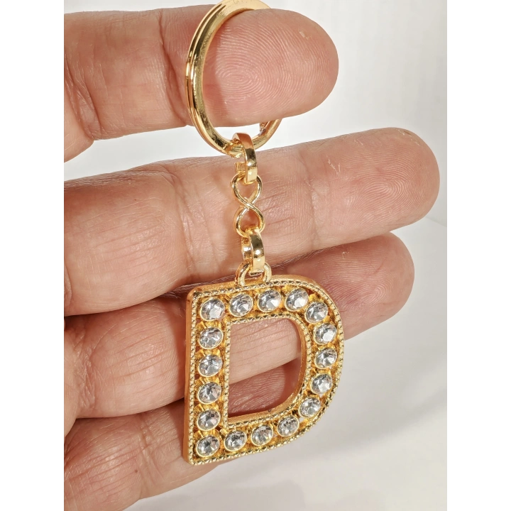 Taşlı D Harfi Gold Metal Anahtarlık – Kişisel Anlam, Zarif Işıltı ve Şık Tasarım