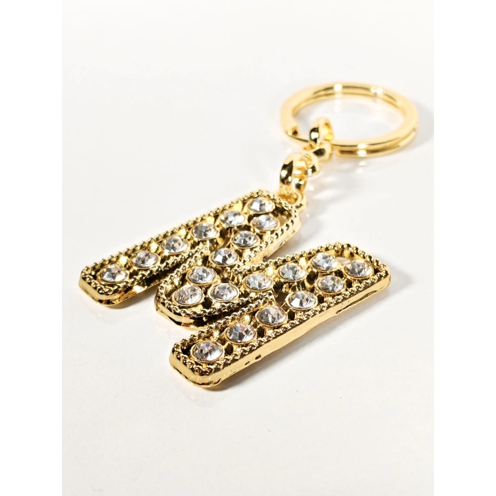 Taşlı M Harfi Gold Metal Anahtarlık – Kişisel Anlam, Işıltılı Zarafet ve Şık Detaylar