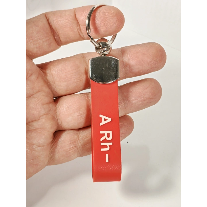 A Rh(-) Negatif Kan Grubu Silikon Anahtarlık – Acil Durumlar İçin Hayati Bilgi