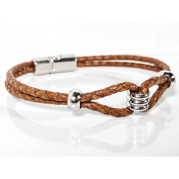 Kahverengi Örgü Yaylı Deri Bileklik – Doğal Şıklık ve Modern Detaylar