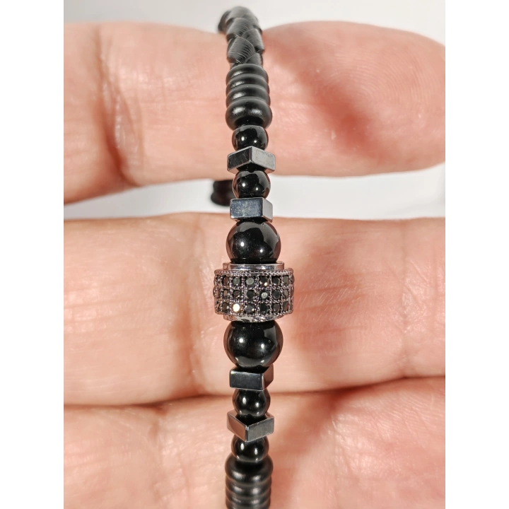 Siyah Örgü Deri ve Zirkon, Hematit, Oniks Taşlı Yaylı Erkek Bileklik – Doğal Şıklık ve Modern Detaylar