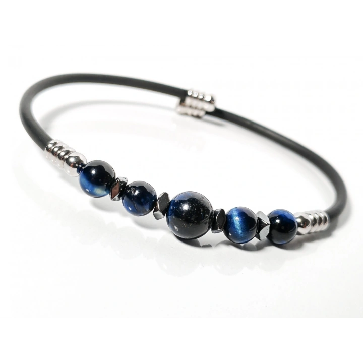 Siyah Minimal Bileklik – Mavi Kaplan Gözü Taşının Doğal Gücü ve Modern Şıklığı