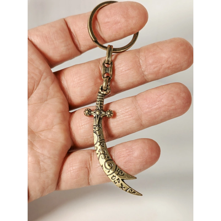 Antik Bronz Kılıç Figürlü Metal Anahtarlık – Güç, Cesaret ve Zamansız Şıklığın Sembolü