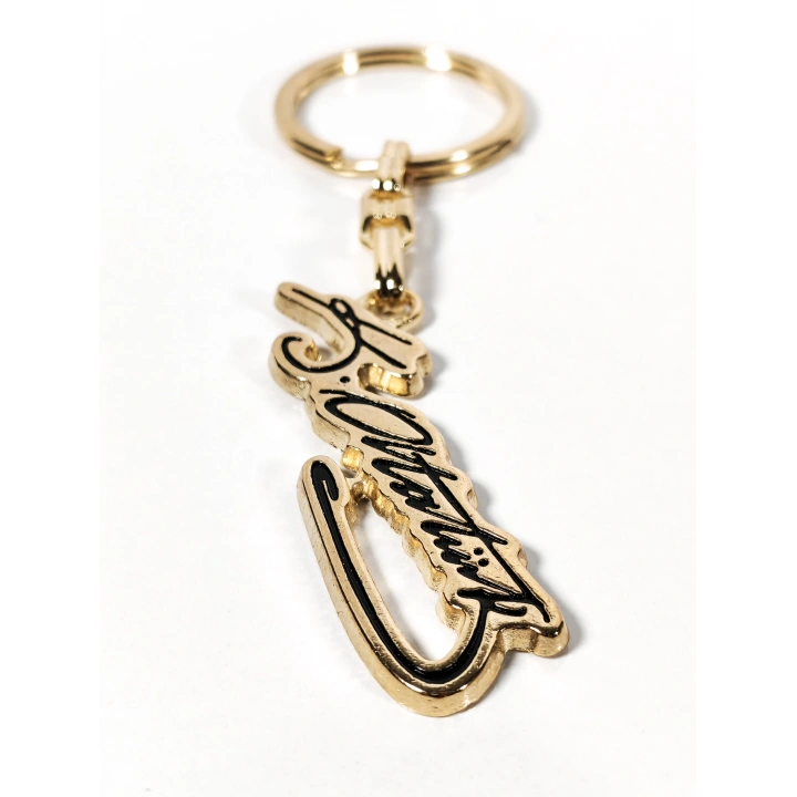 Altın Renk Atatürk İmzalı Metal Anahtarlık – Zarafet, Anlam ve Zamansız Değer