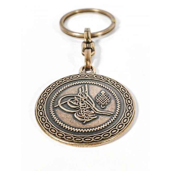 Antik Bronz Osmanlı Tuğralı Çift Yüzlü Metal Anahtarlık – Tarihi Asalet ve Manevi Anlamın Buluşması