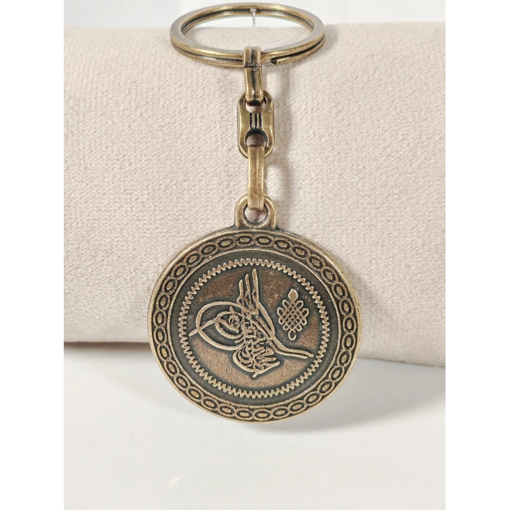 Antik Bronz Osmanlı Tuğralı Çift Yüzlü Metal Anahtarlık – Tarihi Asalet ve Manevi Anlamın Buluşması