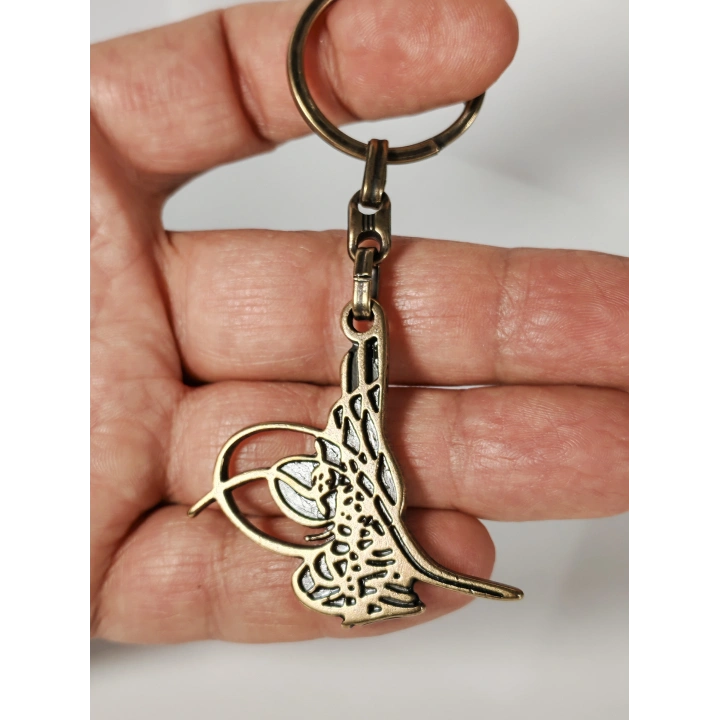 Antik Bronz Osmanlı Tuğrası Figürlü Metal Anahtarlık – Tarihi Asalet ve Manevi Derinlik