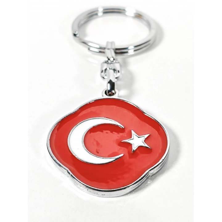 Türk Bayrağı Figürlü Kırmızı Metal Anahtarlık – Sade Şıklık ve Güçlü Anlamın Buluşması