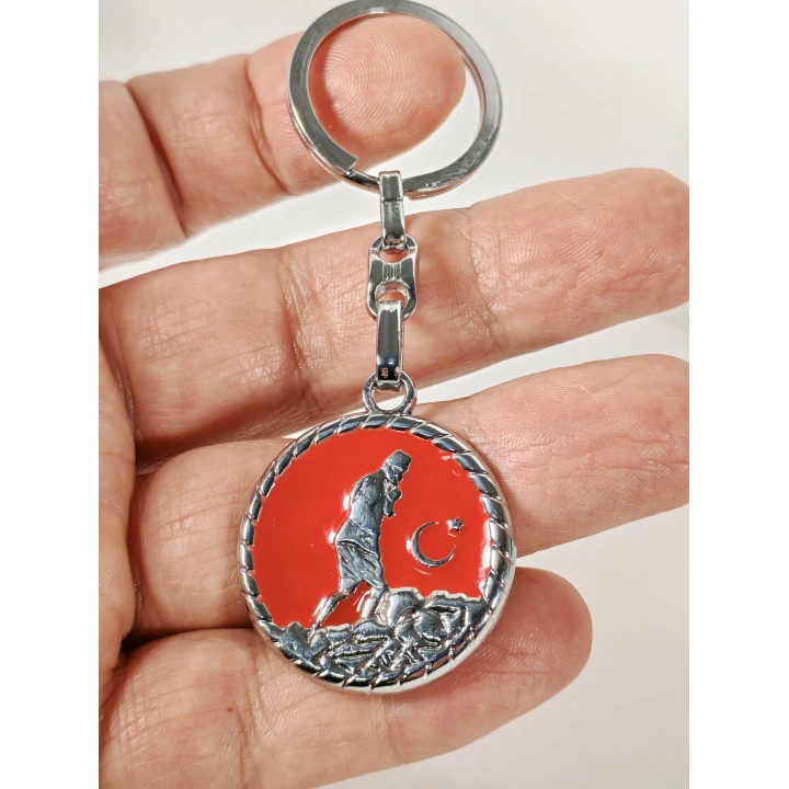 Atatürk Silüetli Ay Yıldız Figürlü Kırmızı Yuvarlak Metal Anahtarlık – Anlamlı ve Güçlü Bir Sembol