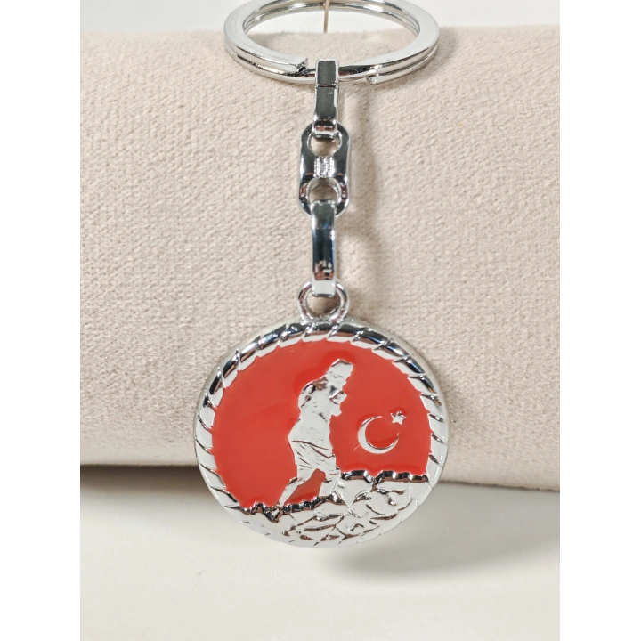 Atatürk Silüetli Ay Yıldız Figürlü Kırmızı Yuvarlak Metal Anahtarlık – Anlamlı ve Güçlü Bir Sembol