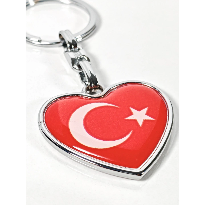 Ay Yıldız Figürlü Kalp Şeklinde Kırmızı Metal Anahtarlık – Duygusal ve Anlamlı Bir Tasarım