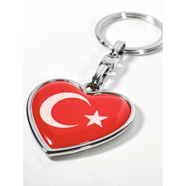 Ay Yıldız Figürlü Kalp Şeklinde Kırmızı Metal Anahtarlık – Duygusal ve Anlamlı Bir Tasarım