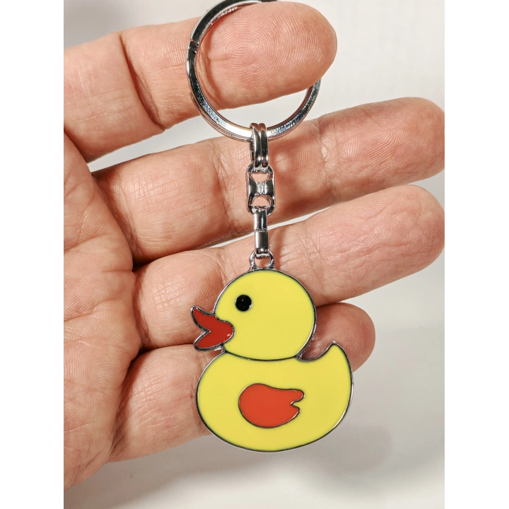 Sarı Ördek Figürlü Metal Anahtarlık – Eğlenceli Tasarım ve Renkli Detayların Neşeli Buluşması