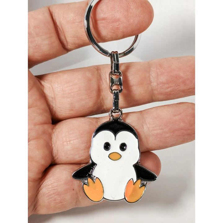 Penguen Figürlü Metal Anahtarlık – Sevimli Tasarım, Günlük Kullanıma Uygun Dayanıklı Aksesuar