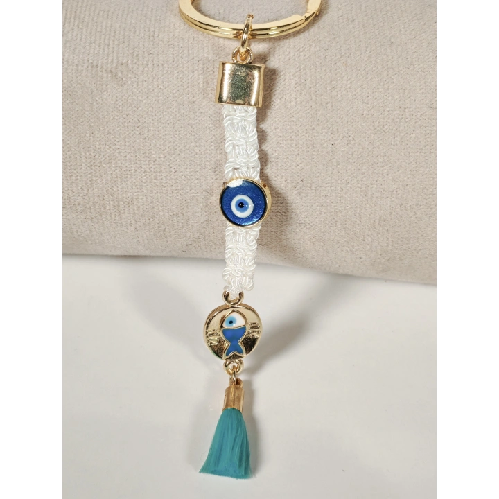 Beyaz Örgü İpli Nazar Boncuğu ve Balık Figürlü Püsküllü Anahtarlık – Zarif, Anlamlı ve Şık Tasarım