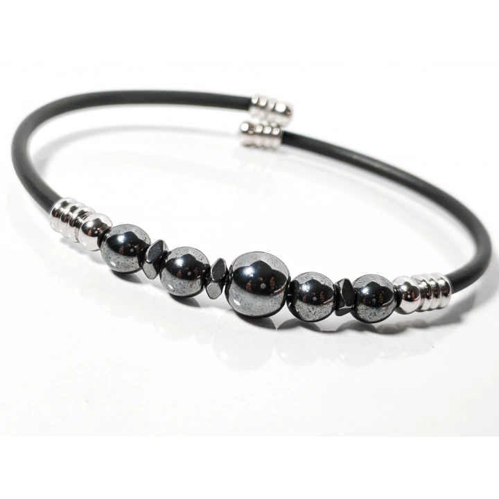 Hematit Taşlı Yaylı Bileklik – Güç, Denge ve Modern Şıklığın Birleşimi