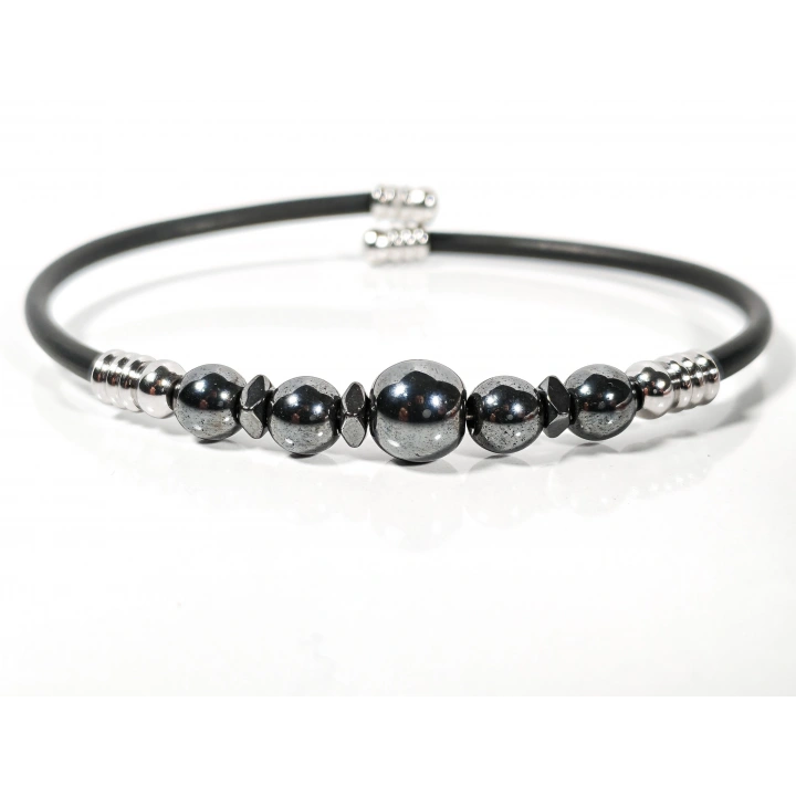 Hematit Taşlı Yaylı Bileklik – Güç, Denge ve Modern Şıklığın Birleşimi