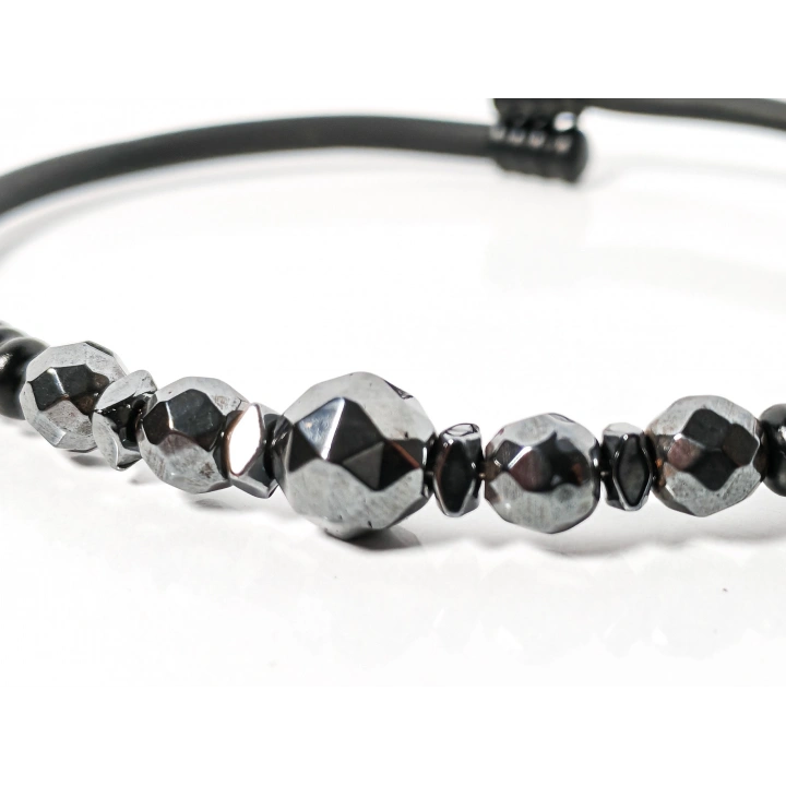 Fasetli Hematit Taşlı Yaylı Bileklik – Denge, Güç ve Topraklanma Enerjisi
