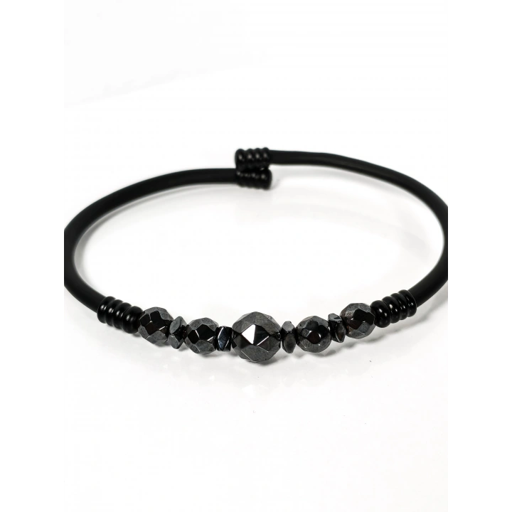 Fasetli Hematit Taşlı Yaylı Bileklik – Denge, Güç ve Topraklanma Enerjisi