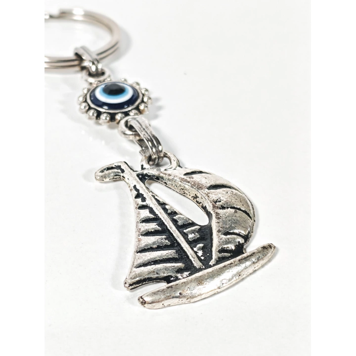 Yelkenli & Nazar Boncuğu Figürlü Anahtarlık – Koruma, Özgürlük ve Yolculuk Sembolü