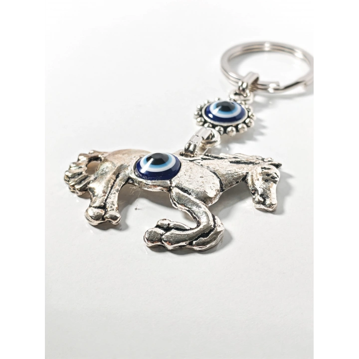 Nazar Boncuklu At Figürlü Anahtarlık – Güç, Özgürlük ve Koruyucu Enerji
