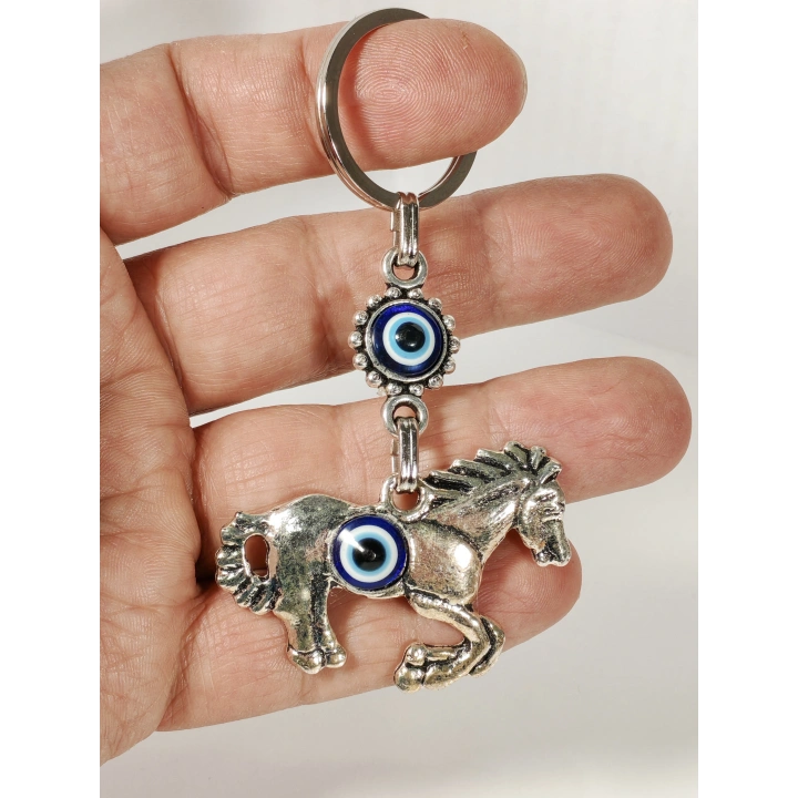 Nazar Boncuklu At Figürlü Anahtarlık – Güç, Özgürlük ve Koruyucu Enerji
