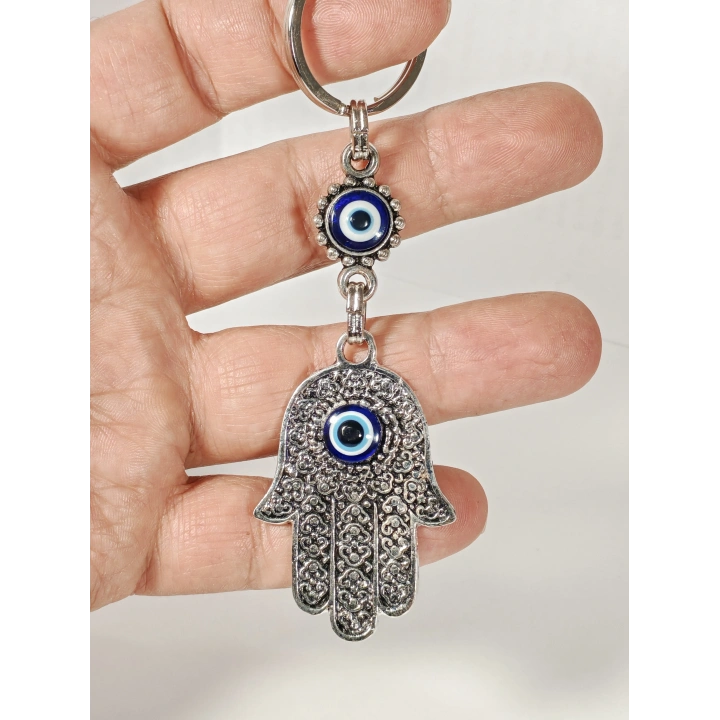 Nazar Boncuklu Fatma Ana Eli Figürlü Anahtarlık – Koruma, Şans ve Pozitif Enerji