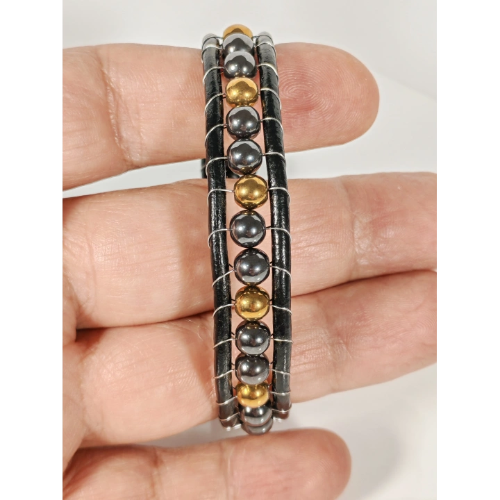 Hematit Taşlı Deri Bileklik – Güç, Denge ve Şıklık