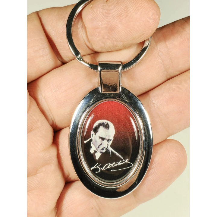 Atatürk Posterli Oval Metal Anahtarlık
