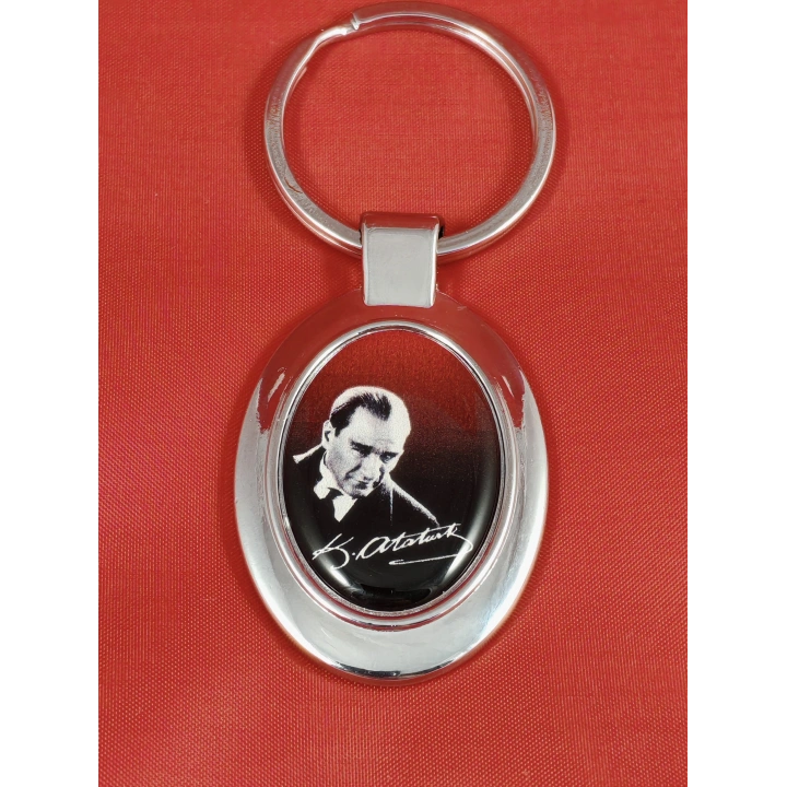 Atatürk Posterli Oval Metal Anahtarlık