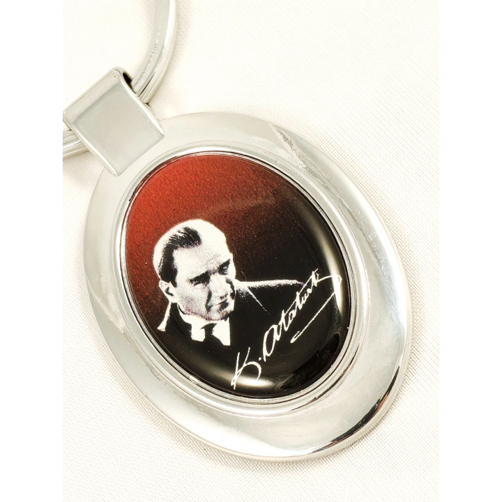 Atatürk Posterli Oval Metal Anahtarlık