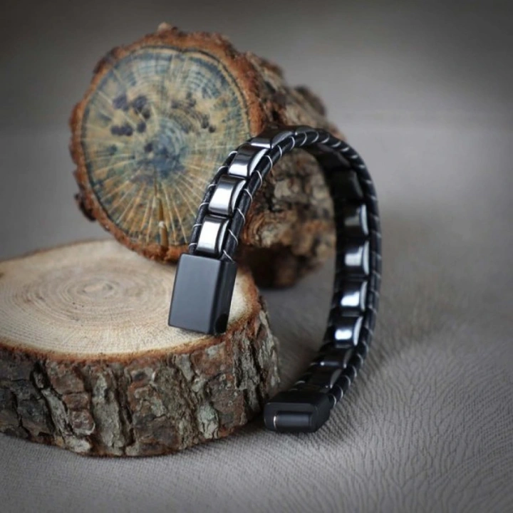 Moncuk Design Hematit Örmeli Deri Bileklik 33512B2D8M04