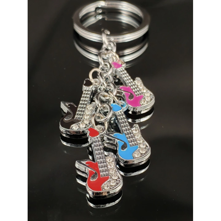 Renkli Gitarlardan Oluşan Metal Anahtarlık