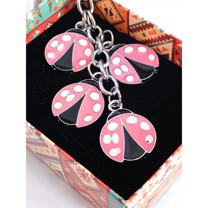 Pembe Uğur Böceklerinden Metal Anahtarlık